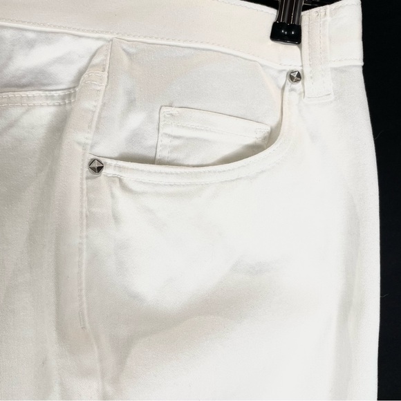 Catherine’s White Sateen Stretch Denim Capris Women’s Size 30w - Picture 3 of 7